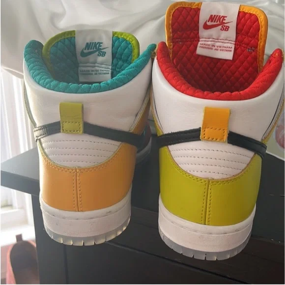 - Nike SB Dunk High “All Love”